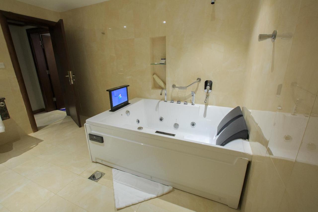 Swiss In Tabuk Hotel Экстерьер фото