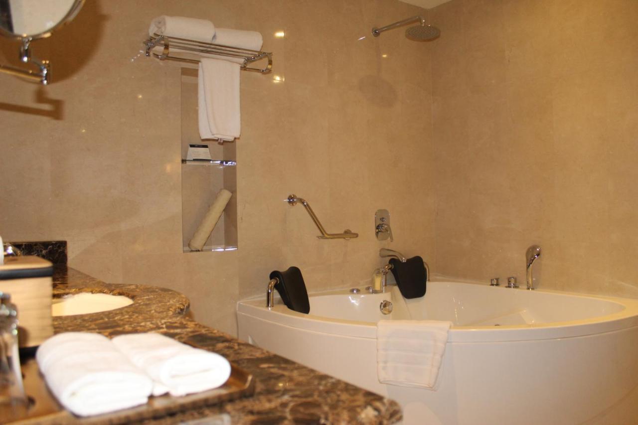 Swiss In Tabuk Hotel Экстерьер фото